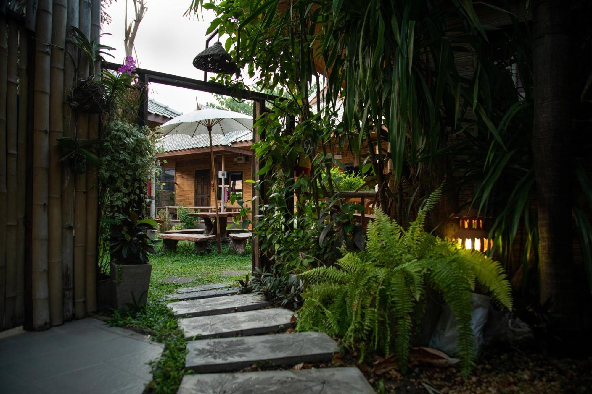 Boutique Hotel & Restaurant, Jaidee Bamboo Huts Chiang Mai Exterior foto